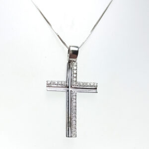 Diamond Cross Pendant in 18K Gold