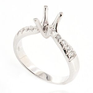 Diamond Ring Mount in 18K Gold