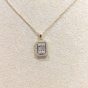 Diamond Pendant with Chain in 18K Gold